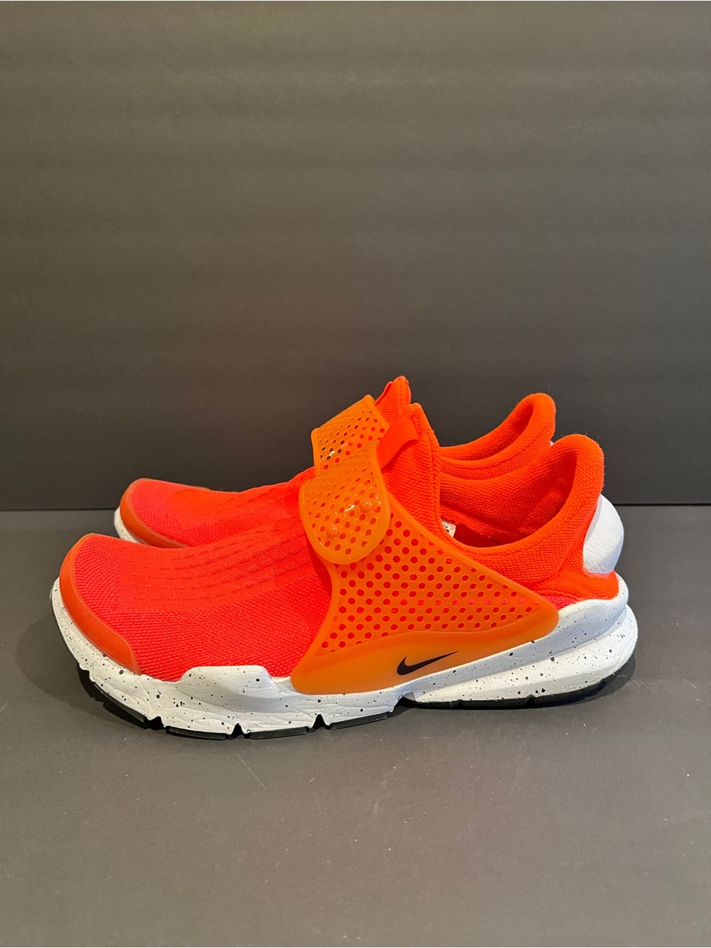 Nike Sock Dart SE Total Crimson